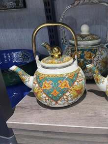 Bộ ấm pha cà phê và ấm đun nước tráng men, được làm thủ công từ chất liệu men. Với vòi nghiêng 45° và tay cầm tiện dụng, phù hợp cho cả việc pha cà phê và cắm trại. Có thể dùng làm quà tặng trực tiếp. - Nhiều màu - Xem 8