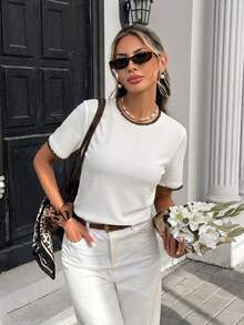 Muvela Áo thun nữ tay ngắn cổ tròn, chất liệu 93% cotton, màu trắng và nâu, thêu họa tiết vỏ sò, có gân - Kiểu dáng retro Pháp, ôm sát, cổ tròn, chất liệu mềm mại tối giản, thanh lịch, dễ thương, phong cách vintage cho phái nữ, hoàn hảo cho các lễ hội miền Tây, những buổi hẹn hò ngọt ngào, trang phục trà chiều, mặc nhà thoải mái, đi học, du lịch mùa xuân và hè. - màu đen - Xem 4