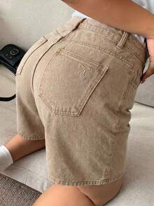 Dazy Plus Celana Pendek Denim Bermuda Model Lebar dengan Bordir Pita Warna Biru Tua dan Kantong Belakang, Musim Semi/Panas - Unta - View 5