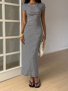 SHEIN EZwear 黑白条纹露背修身针织中长连衣裙，休闲夏季度假款 - 黑與白 - 查看 2