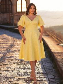 Aureia Plus Size Elegant Ellegant Yellow V-Neck Petal Sleeve Maxi Dress - Yellow - View 3