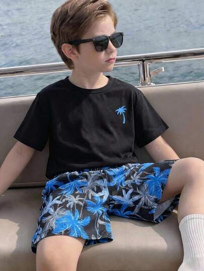 SHEIN 2pcs/Set Boys' Black Short Sleeve T-Shirt & Printed Beach Shorts, Holiday Style