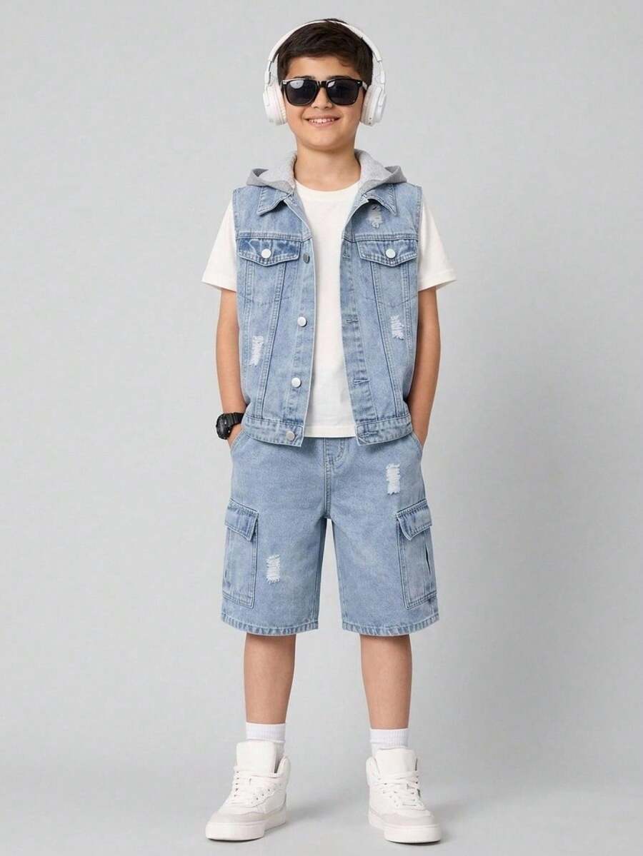 SHEIN 两件套青少年男童时尚返校街头风混搭百搭设计 Y2K 复古酷炫街头镂空破洞磨边基础款简约舒适蓝色牛仔针织连帽无袖背心和舒适宽松牛仔短裤两件套,适合儿童日常穿着,也适合春夏派对、节日和返校节等场合。 - 藍色 - 查看 1