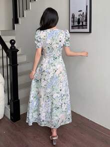 Modelyn Đầm ôm dáng nữ với cổ chữ V, điểm nhấn là cúc ngọc trai và tay phồng. - màu xanh lá - Xem 2