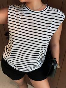 Dazy Plus Crew Neck Fashionable Striped Padded Shoulder Loose Streetwear Plus Size Women T-Shirt, Spring/Summer - Black and White - View 8