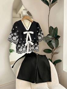 Serisse 女士花卉刺绣露背方领休闲度假衬衫 - 黑色 - 查看 7