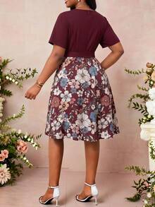 Fleurora Đầm ngắn tay cổ tròn phối hoa dành cho nữ cỡ lớn, màu đỏ tía, kiểu dáng thanh lịch. - Màu Đỏ Sâu - Xem 2