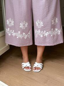 Dazy Plus Pantalones capri de pierna ancha con estampado de patrón para vacaciones en la playa, ropa de estar en casa para primavera/verano, talla grande - Púrpura polvoriento - Ver 6