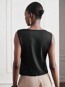 Aveloria Modichic Europäisches & amerikanisches Sommer Neues Damen Charmantes Elegantes Figurbetontes Metall Dekor Asymmetrischer V-Ausschnitt Ärmellos Tanktop Design Asymmetrische Struktur Camisole Crop Bluse - Schwarz - Übersicht 6