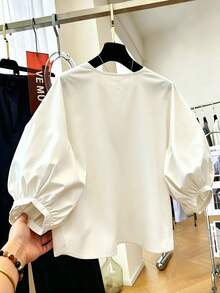 SHEIN Franclia Áo thun cổ tròn in hình hoa hồng nơ sang trọng, nhẹ nhàng, dáng rộng, tay cánh hoa giúp tôn dáng, áo lót casual thiết kế đính hạt thanh lịch cho nữ. - Màu be - Xem 2