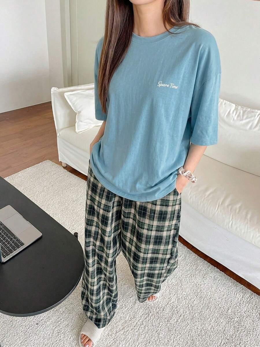 DAZY 2件組女款休閒字母印花T恤上衣與格紋長褲居家服套裝,夏季睡衣 - 藍色 - 查看 1