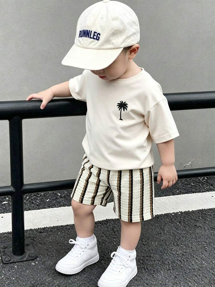 SHEIN Playful Pals 2件組 嬰幼兒男童休閒圖案插肩袖上衣與條紋短褲 黑白格紋 夏季度假節日嬰兒套裝 - 杏色 - 查看 1