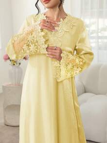 Vestido Maxi Najma con Cuello en V, Bordado Floral, Manga Larga, Patchwork y Bajo con Volantes, Estilo Tradicional Turco y Árabe - Amarillo - Ver 3