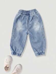 SHEIN 男童休闲浅蓝色牛仔裤，舒适棉质面料，锥形裤型，四季皆宜，适合日常穿着、室内外活动、旅行和度假。 - 淺色水洗藍 - 查看 2