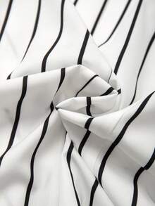 GlowEve CURVE Conjunto de 2 piezas de talla grande con blazer y pantalones cortos a rayas elegantes - Blanco y Negro - Ver 7