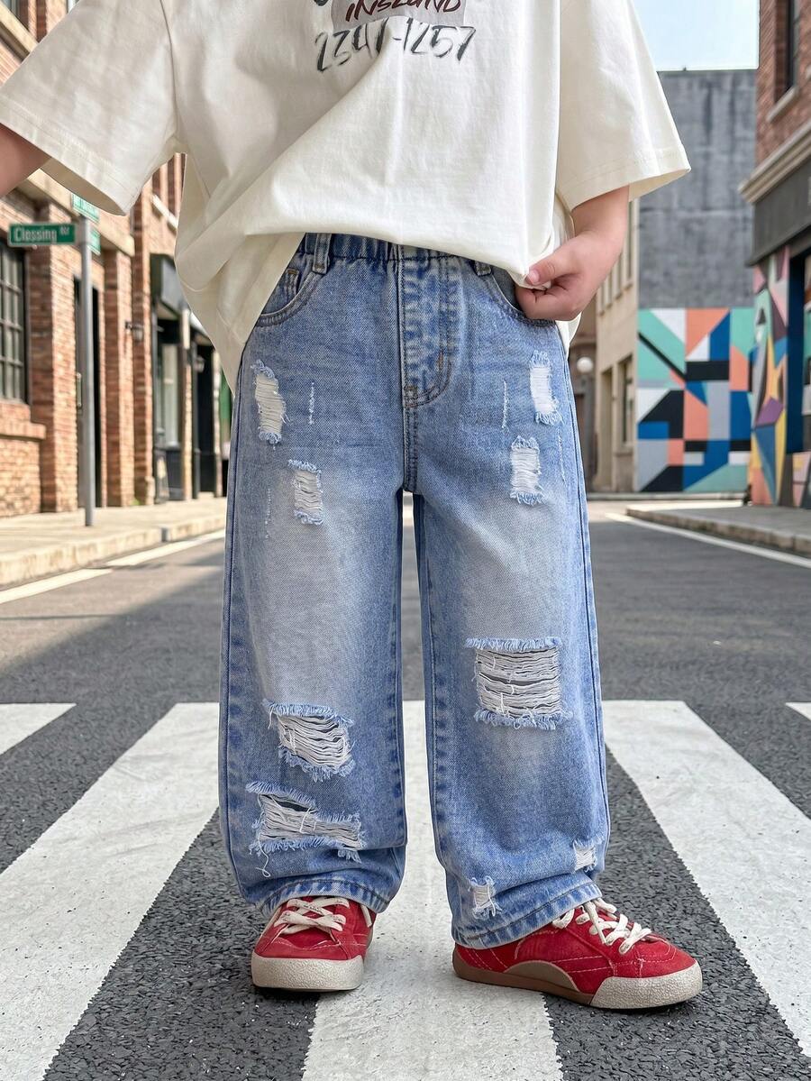 Genkimix Kids 男童夏季牛仔裤，街头风，浅蓝色牛仔布，复古做旧破洞设计，毛边裤脚，松紧腰带，宽松阔腿，舒适棉质牛仔面料，柔软透气，日常百搭，适合上学、日常外出、夏季穿着。 - 淺色水洗藍 - 查看 1