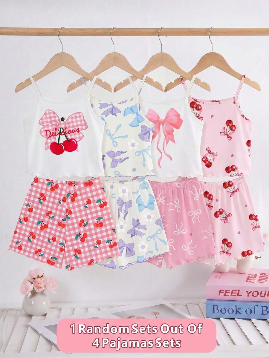 SHEIN [4 món/bộ ngẫu nhiên] Bộ đồ ngủ/đồ mặc nhà mùa hè cho bé gái, gồm áo hai dây in họa tiết kẻ caro nơ anh đào và quần short viền bèo nhún, chất liệu vải dệt kim mềm mại, thoải mái, phù hợp cho cả trong nhà và ngoài trời, phong cách giản dị, thanh lịch màu hồng kẻ caro cho bé gái. - Nhiều màu - Xem 1