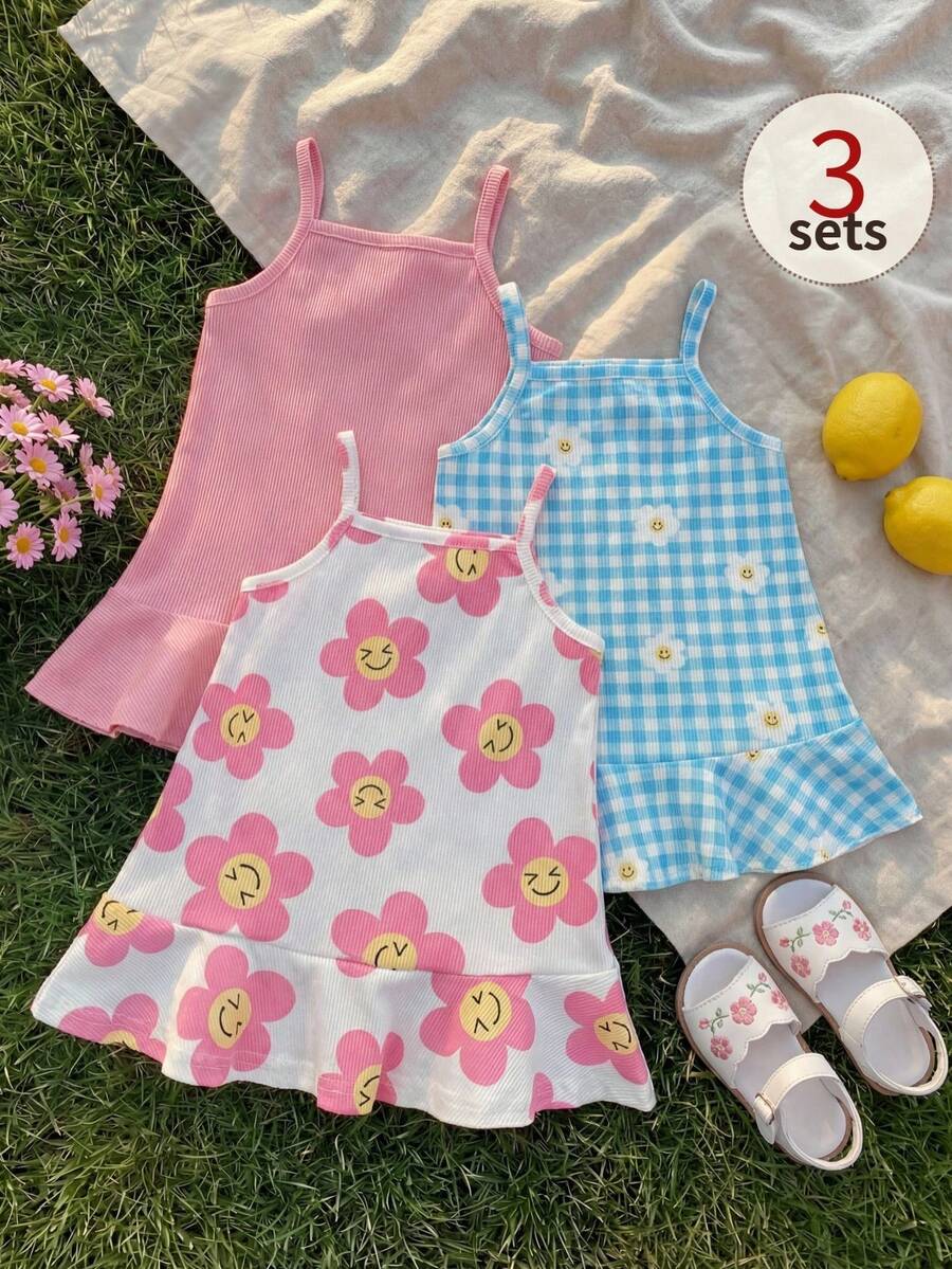 SHEIN Playful Pals 3件套女婴纯色粉色、蓝色格子、向日葵和人脸碎花无袖吊带裙套装，荷叶边下摆，柔软针织面料，休闲甜美可爱装扮，适合春夏日常穿着、上学、公园、旅行、摄影等场合。