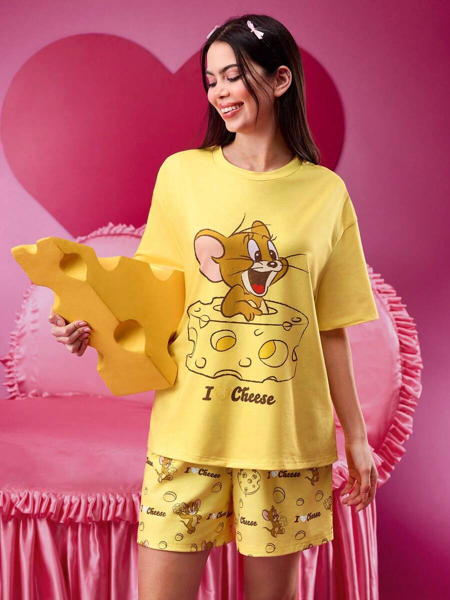 TOM & JERRY X SHEIN Bộ đồ ngủ tay ngắn in họa tiết hoạt hình Jerry phô mai vàng dành cho nữ Bộ đồ ngủ nữ Bộ đồ ngủ Giáng sinh Áo thun vui nhộn ngày lễ tình nhân Bộ 2 món xuân hè dành cho nữ - Màu vàng - Xem 1
