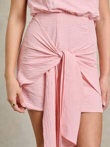 Rouah Vestido mini de mujer con un hombro, nudo delantero, textura de gasa rosa polvo, falda asimétrica drapeada para fiesta, boda, recepción de boda, fiesta de boda, invitado de boda - Rosa Pálido - Ver 4
