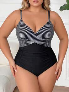 SHEIN CURVE+ بدلة سباحة قطعة واحدة للنساء كبيرات الحجم، مجعدة من الأمام، تصميم بسيط مع فتحة ساق عادية، مناسبة للشاطئ والعطلات الصيفية - أبيض وأسود - مشاهدة 3