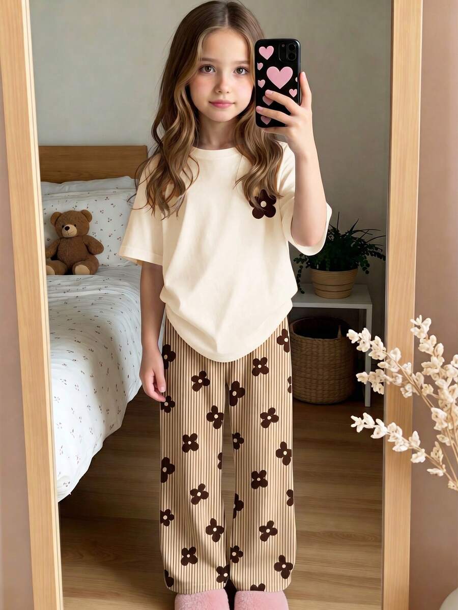 复古甜美撞色条纹,迷你碎花图案,涂鸦花卉,少女风,休闲休闲,Y2K风格,卡哇伊,派对风,少女休闲修身圆领短袖睡裤套装,适合夏季穿着,甜美可爱,舒适百搭,2026新款,度假风,轻松舒适,Y2K风格,少女服装,女童套装,女童童装 - 彩色 - 查看 1