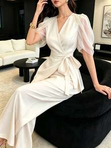 Modelyn 女士V领雪纺拼接花瓣袖系带收腰上衣及直筒裤优雅职业套装 - 杏色 - 查看 2