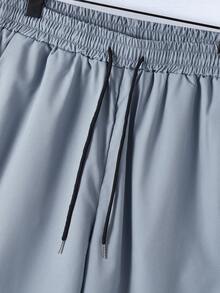 Manfinity RSRT Bộ đồ nam gồm áo thun ngắn tay và quần short có túi, dây rút, in hình cây dừa theo phong cách ombre. - Nhiều màu - Xem 5