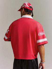 CRAVYNX Camisa de estilo urbano para hombres con contraste rojo y blanco, patrón estampado tipo deportivo número 15# - Rojo - Ver 2