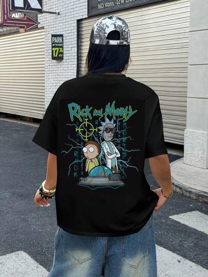 Rick and Morty X SHEIN Áo thun nữ cỡ lớn cổ tròn in chữ hoạt hình, kiểu dáng thường ngày đa năng.