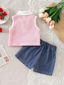 SHEIN Elladie kids 2件組可愛草莓刺繡女嬰套裝 粉色夏季無袖針織背心搭配荷葉邊牛仔裙褲 2歲生日時尚柔軟套裝 - 粉色 - 查看 2