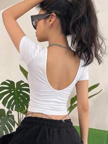 DAZY تي شيرت نسائي ضيق أنيق قصير الأكمام بتصميم ظهر مكشوف لفصل الصيف، توب مثبت الرقبة - أبيض - مشاهدة 9