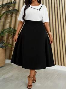 Villa Velisse Plus Size Women's Round Neck Black & White Contrast Button Waist A-Line Dress - Black and White - View 5