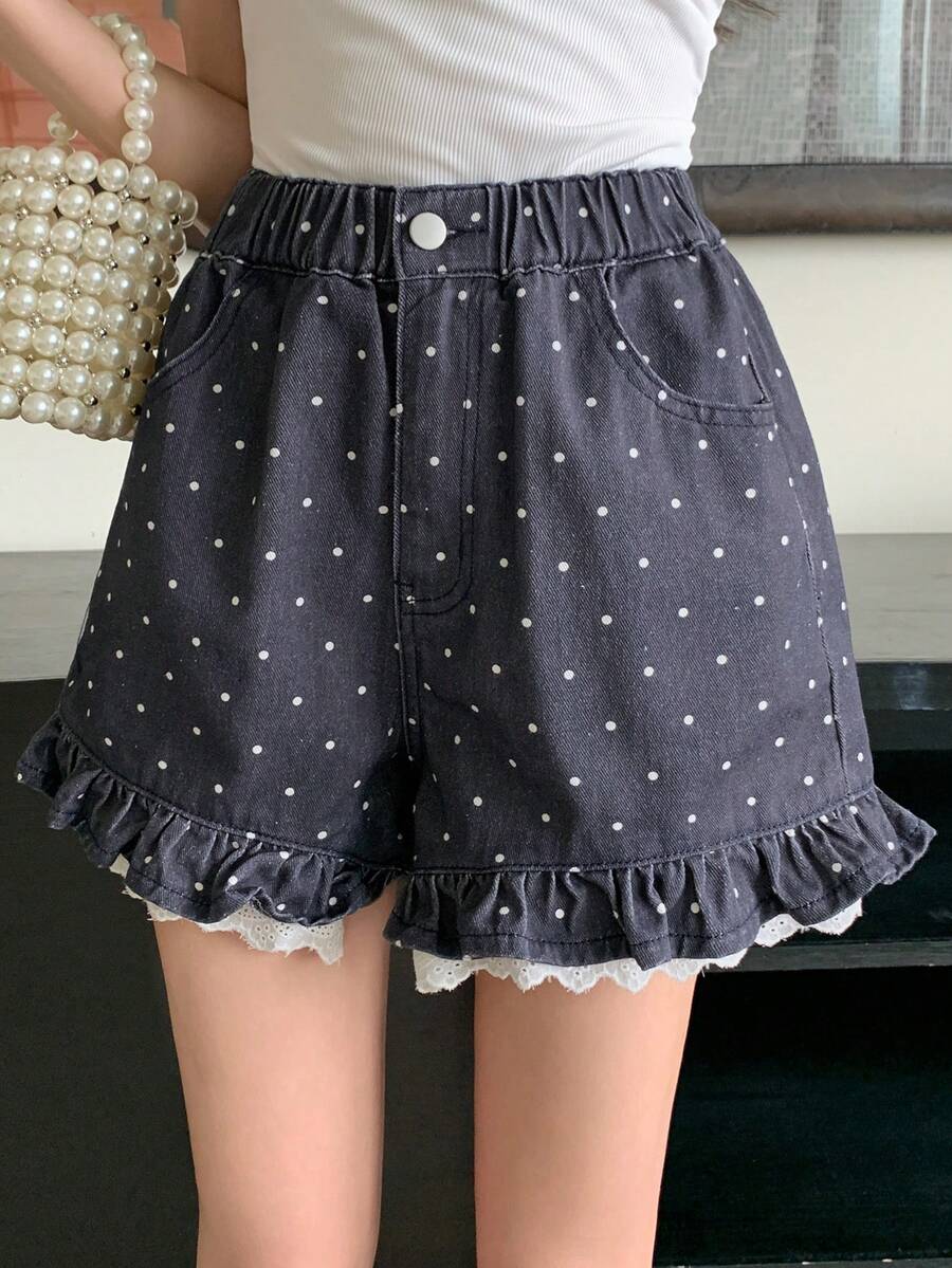 DAZY Quần short denim nữ in chấm bi, có túi, viền bèo nhún và cúc cài. - màu đen - Xem 1