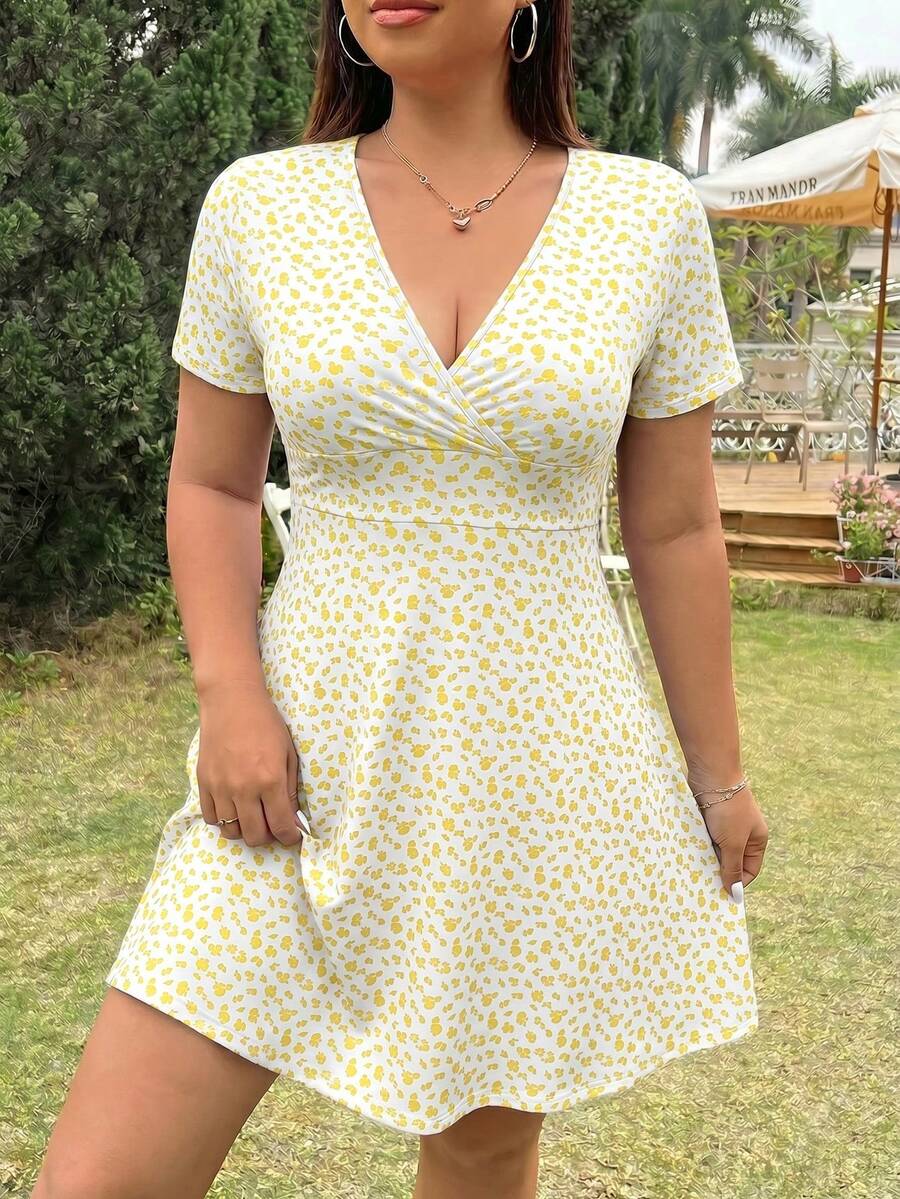 SHEIN EZwear 大码休闲度假黄色碎花A字连衣裙,夏季沙滩裙,波西米亚风度假装 - 黃色 - 查看 1
