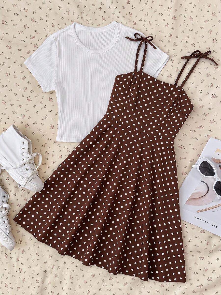 SHEIN Bộ 2 món cho bé gái tuổi teen: Áo croptop trắng ôm sát và váy hai dây họa tiết hoa nhí màu xanh navy, thích hợp mặc đi nghỉ mát, mặc nhà thoải mái, phù hợp cho mùa xuân/hè, tạo vẻ ngoài thanh lịch cho bé gái. - Màu xanh hải quân - Xem 1
