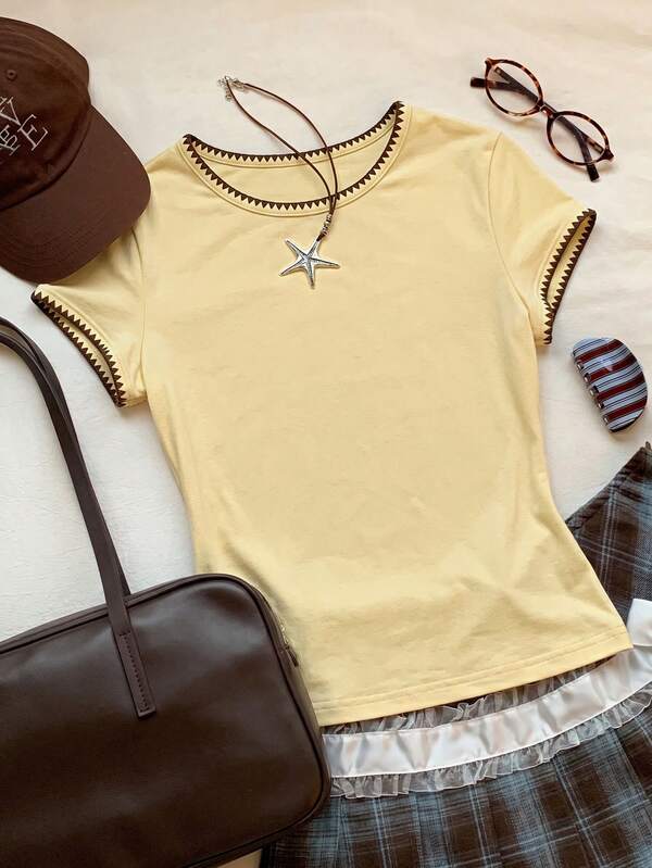 Comfortcana 2026 Nueva Moda Camiseta Casual Versátil de Mujer con Cuello Redondo y Mangas Cortas, Contraste de Ribetes, Top de Verano, Ropa Casual de Primavera para Exteriores, Top Casual Amarillo Y2K