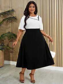 Villa Velisse Plus Size Women's Round Neck Black & White Contrast Button Waist A-Line Dress - Black and White - View 7