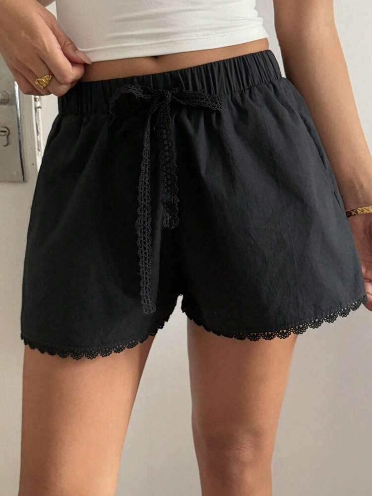 Women's Elastic Waist Lace Patchwork Short Casual Black Shorts