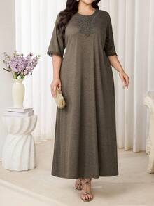 Al Najma Plus Size Women's Solid Color Lace Patchwork Round Neck Elegant Arabic Style Dress - Green - View 4