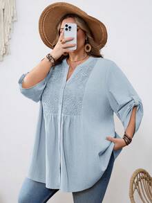 SHEIN CURVE+ Áo kiểu dáng ôm vừa vặn, size US22, thích hợp cho lễ hội âm nhạc, kỳ nghỉ bên bờ biển, phong cách bohemian. Áo sơ mi dáng rộng, màu trơn, phối ren, cài cúc phía trước, kiểu dáng thường ngày. - Màu xanh lam - Xem 5