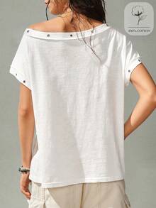 SoleilVie Áo nữ mùa hè kiểu Bohemian mới, màu trắng, hở vai, tay ngắn, được làm từ vải cotton có họa tiết, thiết kế lệch vai, trang trí bằng cúc kim loại và eo nhún, kết hợp phong cách thoải mái và thanh lịch, phù hợp cho những buổi đi chơi hàng ngày, hẹn hò hoặc tạo vẻ ngoài dễ thương. Một món đồ đa năng thuộc các loại áo thun hở vai, áo crop top trắng thanh lịch và trang phục hở vai giúp thon gọn. - trắng - Xem 2