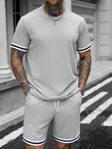 Manfinity CasualCool 2pcs/Set Kaos Lengan Pendek Pria Nyaman dan Celana Pendek Tali Serut, Manset Bergaris, Abu-abu, Musim Panas, Kasual, Liburan Kota, Gaya Pakaian Jalanan, Liburan - Grey - View 3