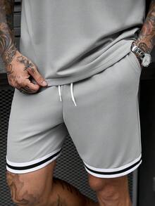 Manfinity CasualCool 2pcs/Set Kaos Lengan Pendek Pria Nyaman dan Celana Pendek Tali Serut, Manset Bergaris, Abu-abu, Musim Panas, Kasual, Liburan Kota, Gaya Pakaian Jalanan, Liburan - Grey - View 6