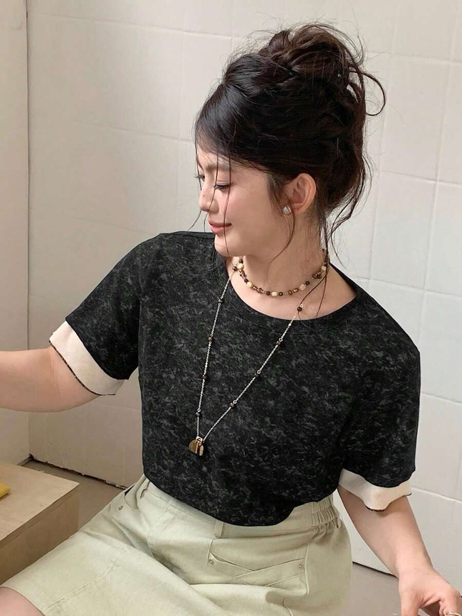 Dazy Plus 花卉雪纺面料拼接下摆仿两件式休闲短袖加大码黑色T恤,女士,春夏款 - 黑色 - 查看 1