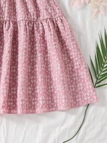 SHEIN Elladie kids 这款少女连衣裙采用提花织造面料，短袖露背设计，深V领口，并饰有精致的蝴蝶图案。A字廓形，尽显优雅淑女风范，是少女夏季参加派对和聚会的理想之选。 - 粉色 - 查看 4