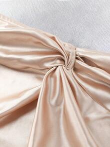 SHEIN Franclia Bộ đồ liền thân nữ gợi cảm, co giãn, chất liệu satin, kiểu quây ngực và xoắn phía trước, thích hợp cho mùa hè, mùa xuân, đi nghỉ mát, dự tiệc, đi biển, thanh lịch, thường ngày, đi nghỉ dưỡng, mùa hè, phong cách Y2K, dự tiệc, công sở, bộ đồ liền thân bóng bẩy, màu sâm panh, chất liệu satin, gợi cảm, quây ngực, kiểu xoắn phía trước. - Rượu sâm banh - Xem 4