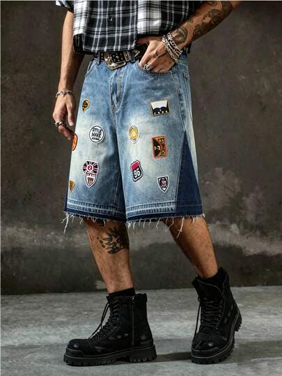 Manfinity EMRG Quần short denim mài bạc, thêu họa tiết dày dặn, kiểu dáng unisex.