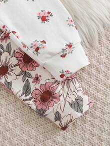 Cozy Pixies Bộ đồ ngủ 4 món ôm sát cho bé gái, áo dài tay cổ tròn dệt kim mềm mại họa tiết hoa nhí và quần dài cạp chun. - Nhiều màu - Xem 5