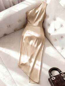 Franclia Vestido slip feminino sexy e elegante, vestido de festa de verão, vestido com ombros assimétricos, vestido com franzido na cintura, vestido com fenda na coxa, vestido cor champanhe, vestido de cetim brilhante - Champagne - Ver 2